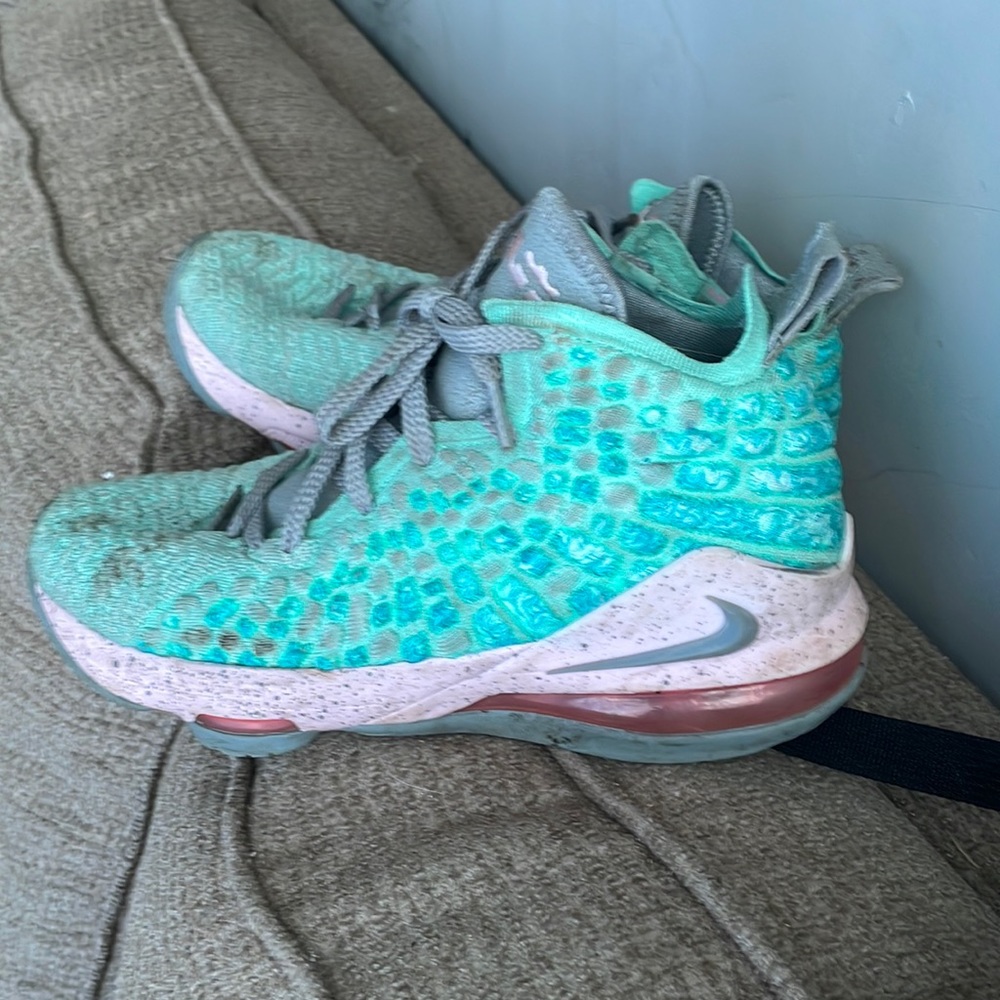 girls Lebrons